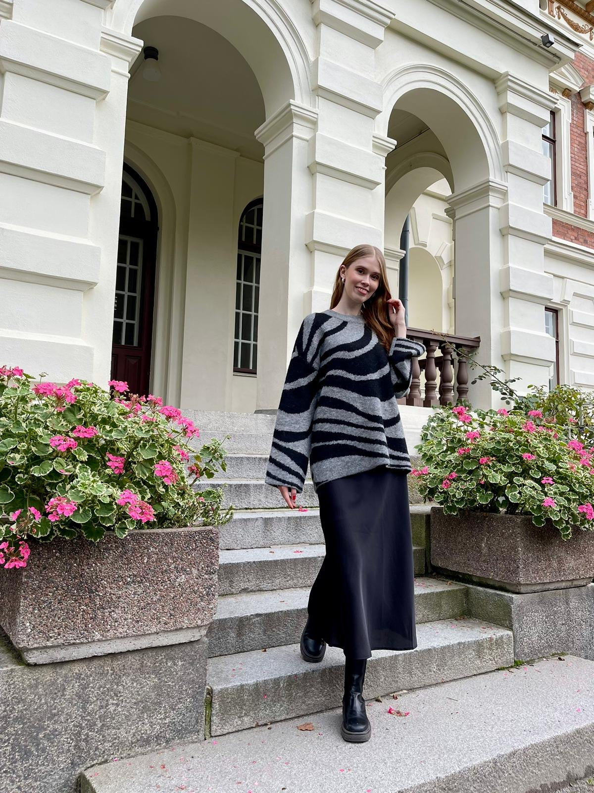 VIELLETTE Long Skirt - Black